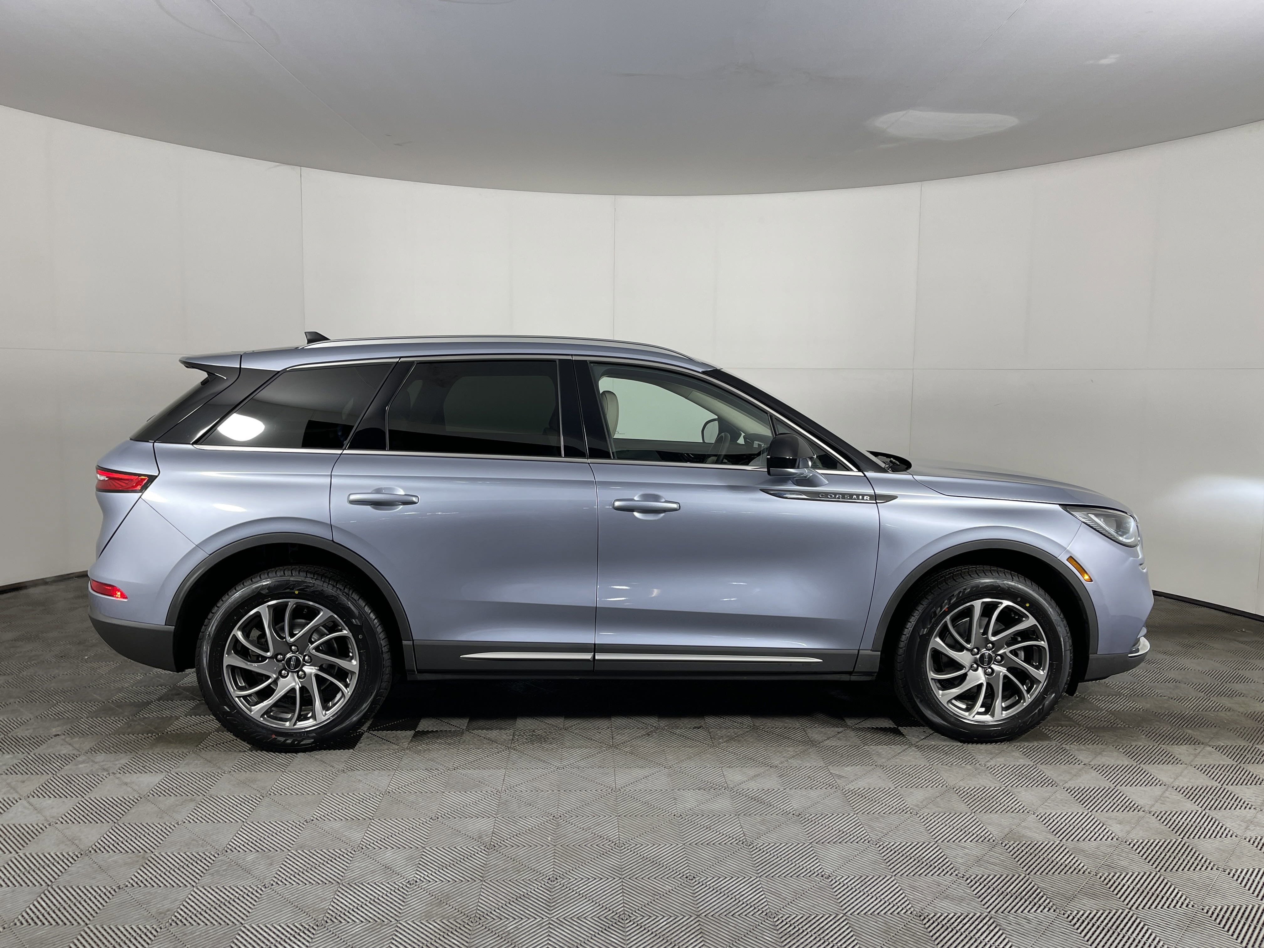 2022 Lincoln Corsair Standard photo 10