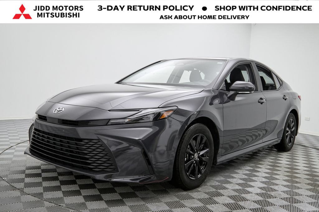 2025 Toyota Camry LE's photo