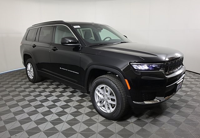2025 Jeep Grand Cherokee Laredo photo 2