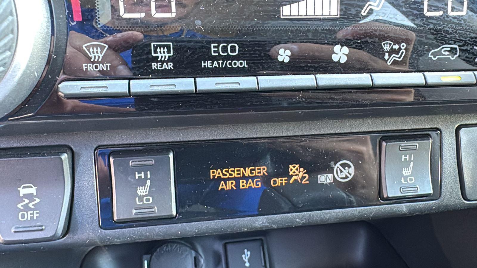 2022 Toyota RAV4 Hybrid XLE photo 19