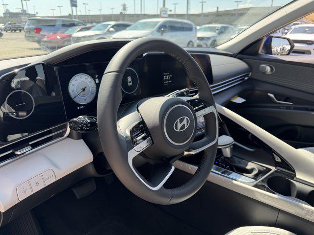 2025 Hyundai Elantra Limited photo 24