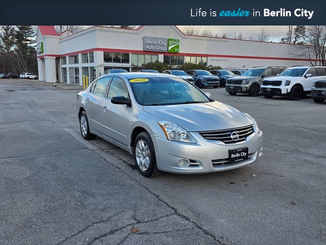 2010 Nissan Altima S's photo