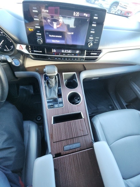 2023 Toyota Sienna XLE photo 7