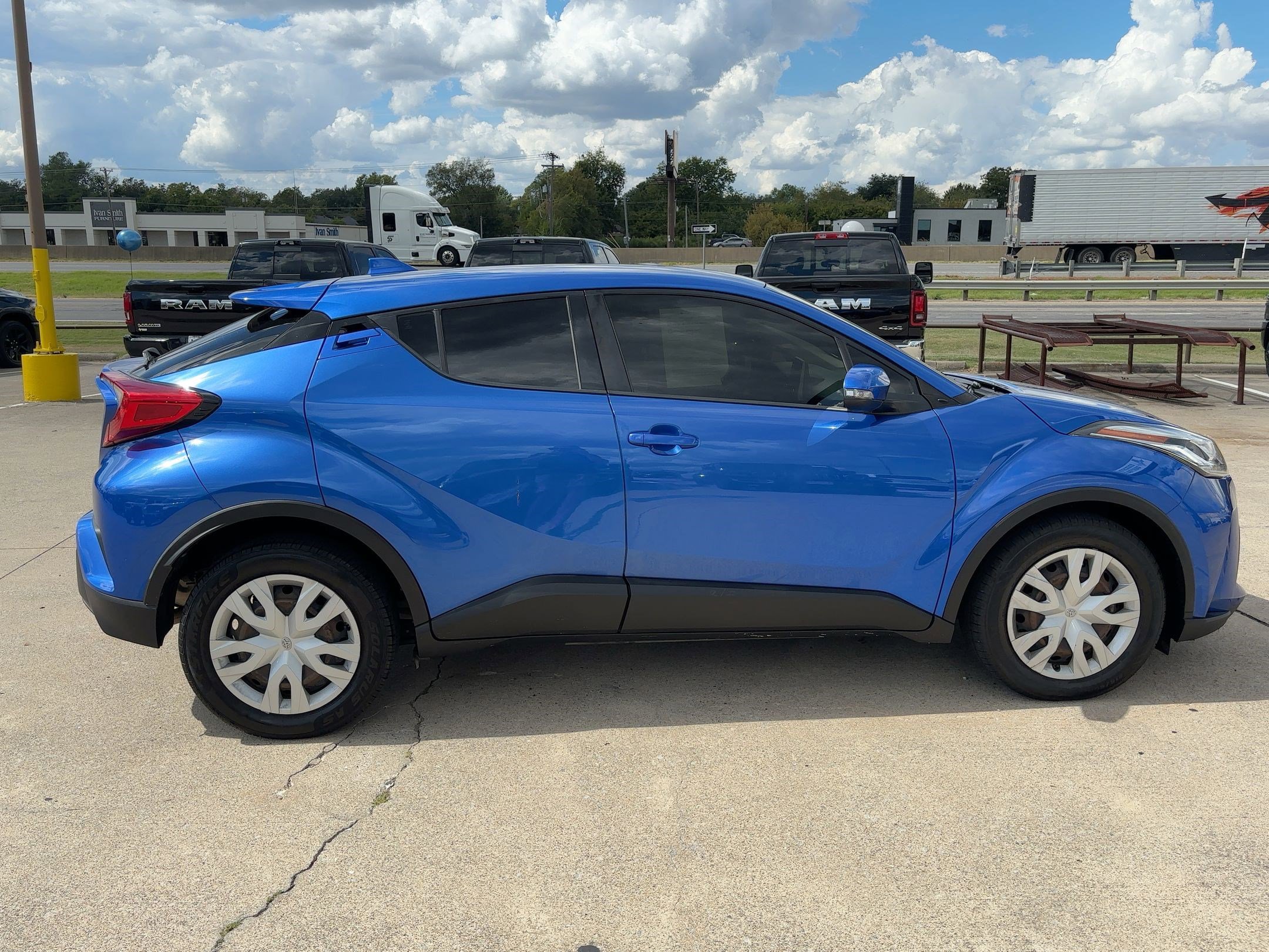 2020 Toyota C-HR LE photo 7