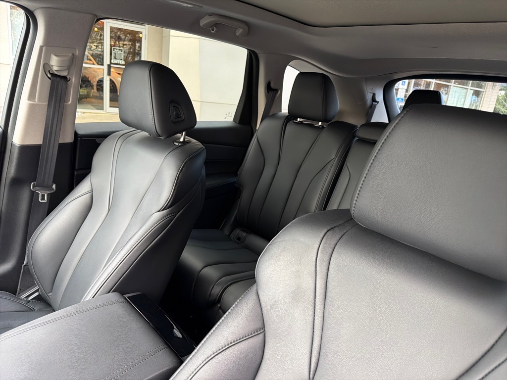 2023 Acura MDX SH-AWD photo 3