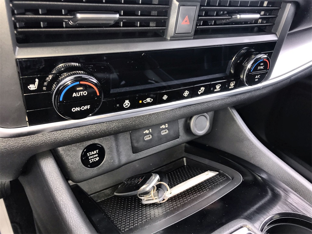 2025 Nissan Rogue SV photo 18