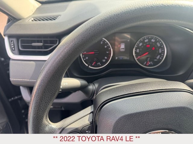 2022 Toyota RAV4 LE photo 11