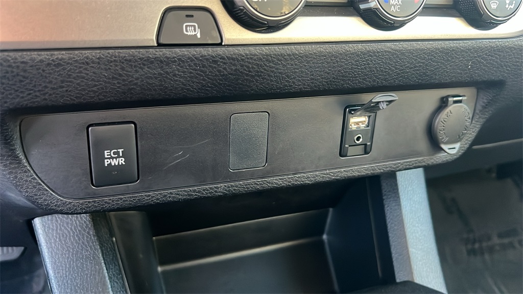 2019 Toyota Tacoma SR5 photo 12