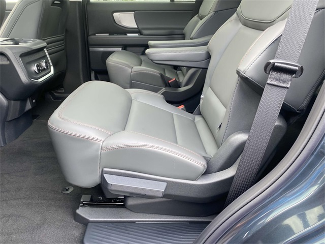 2025 Ford Expedition photo 8