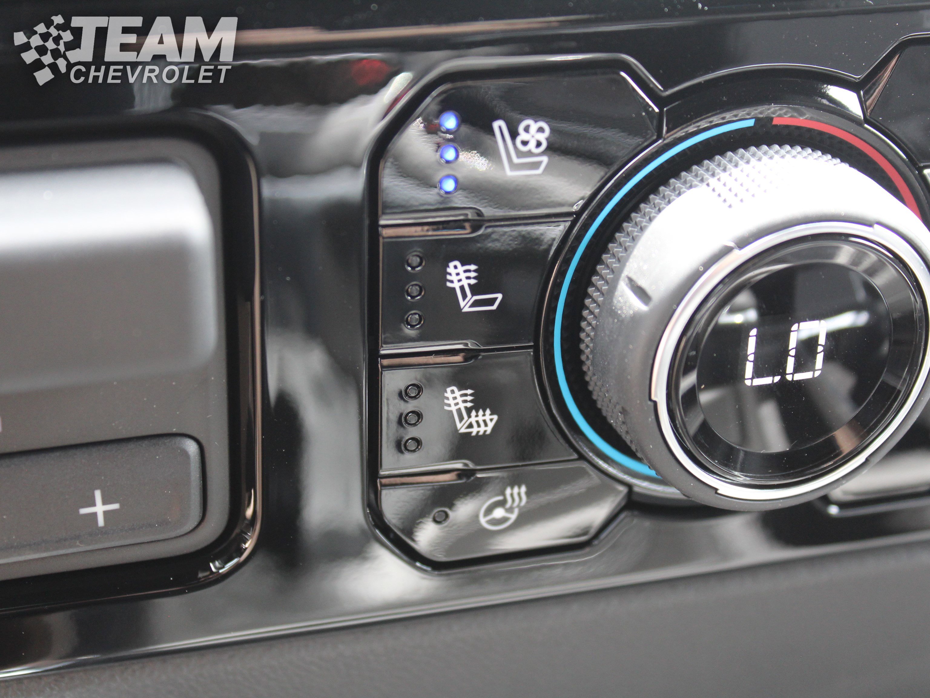 2025 Chevrolet Silverado 1500 High Country photo 13