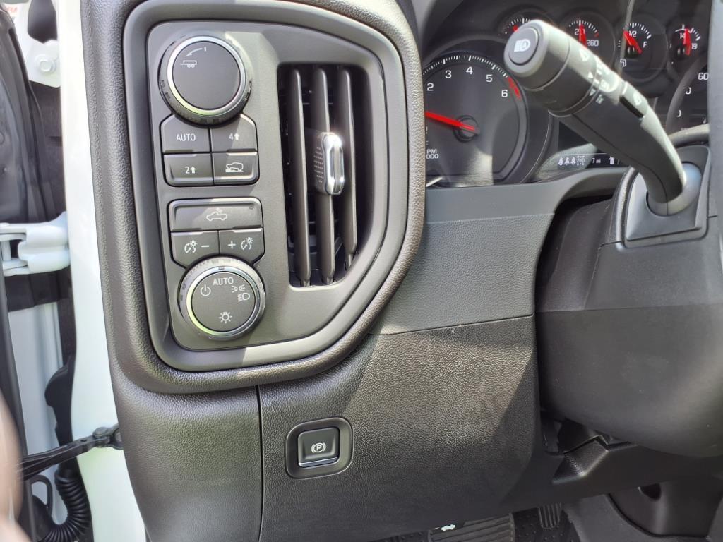 2025 Chevrolet Silverado 1500 Custom photo 14