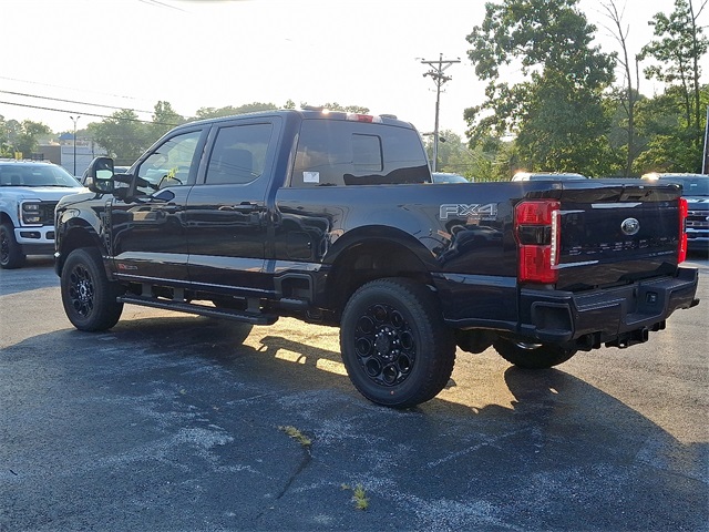 2025 Ford F-350 Lariat photo 2