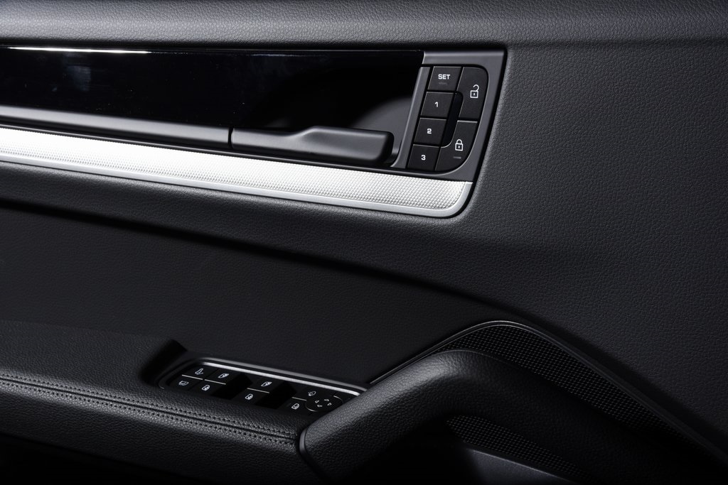 2026 Porsche Cayenne S E-Hybrid photo 31