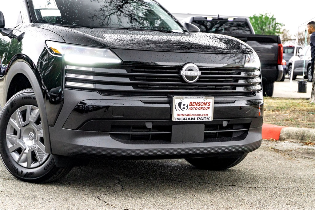 2026 Nissan Kicks S photo 2