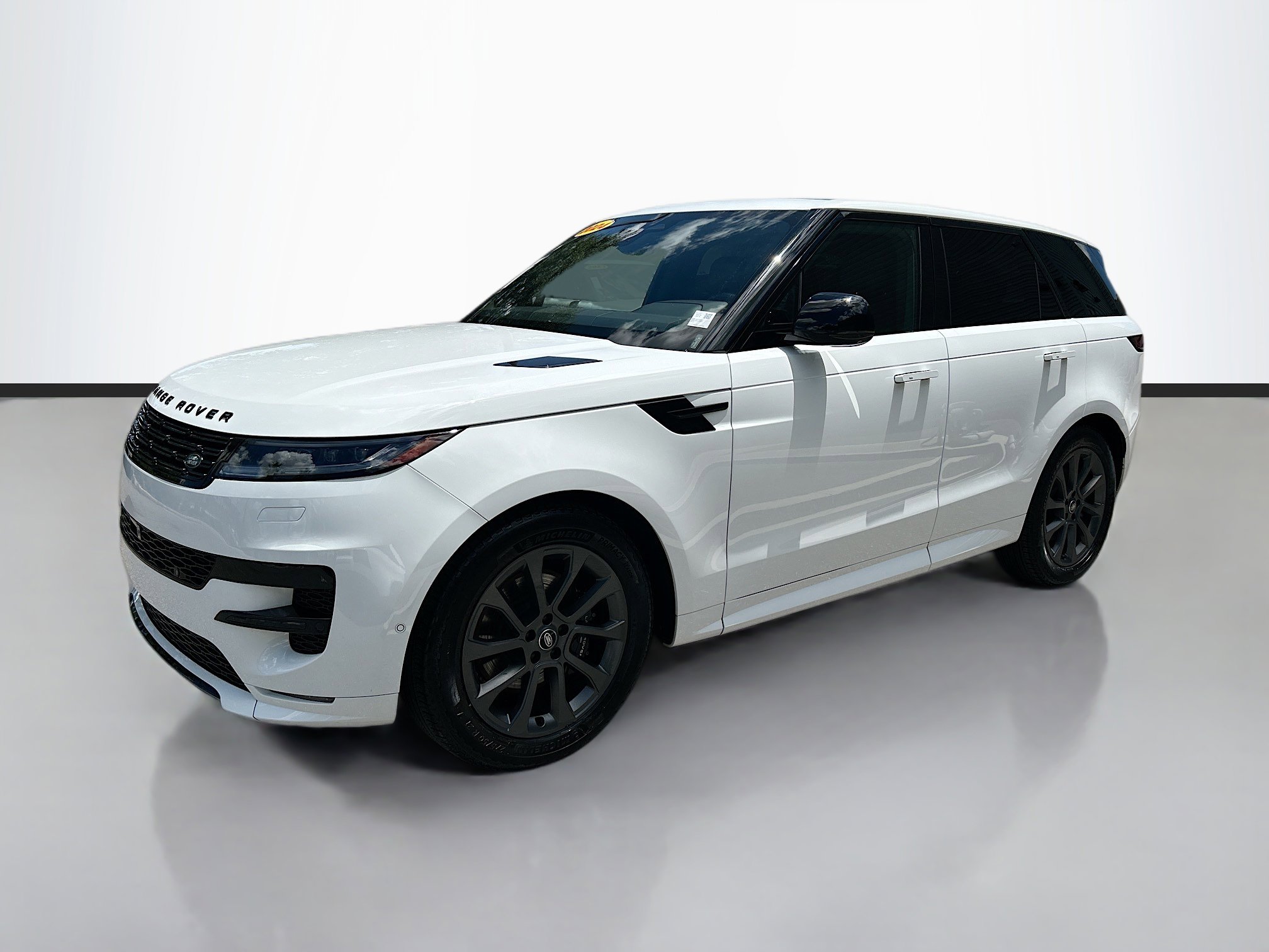 2024 Land Rover Range Rover Sport SE photo 3