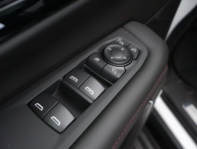 2025 Chevrolet Suburban RST photo 5