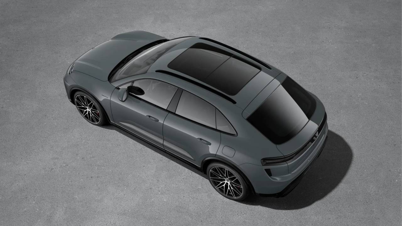 2025 Porsche Macan Turbo Electric photo 3