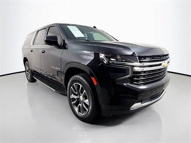 2023 Chevrolet Suburban LT photo 2