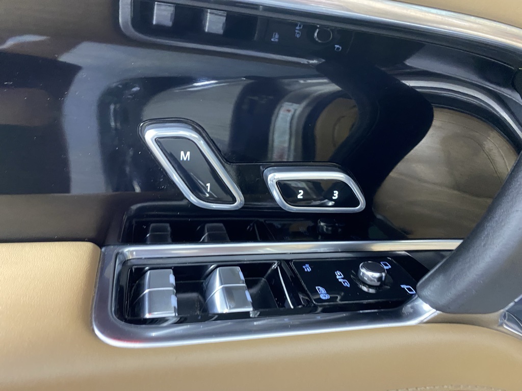 2023 Land Rover Range Rover SE photo 20
