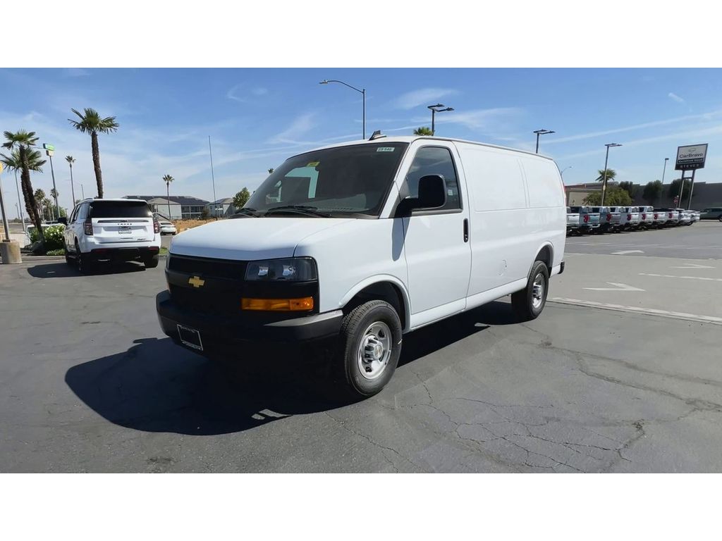 2025 Chevrolet Express Cargo 2500 photo 2