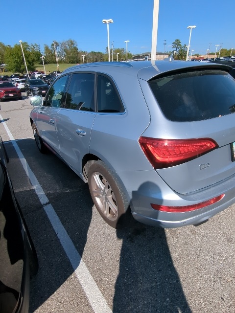 2016 Audi Q5 2.0T Premium Plus photo 2
