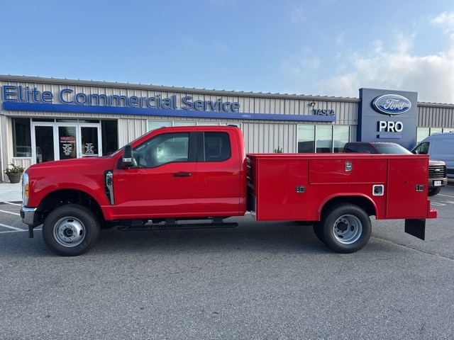 2024 Ford F-350 Super Duty Chassis Cab XL's photo