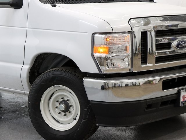 2025 Ford E-350 Base photo 4