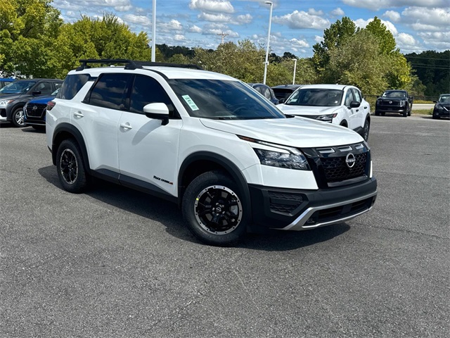 2025 Nissan Pathfinder Rock Creek photo 2