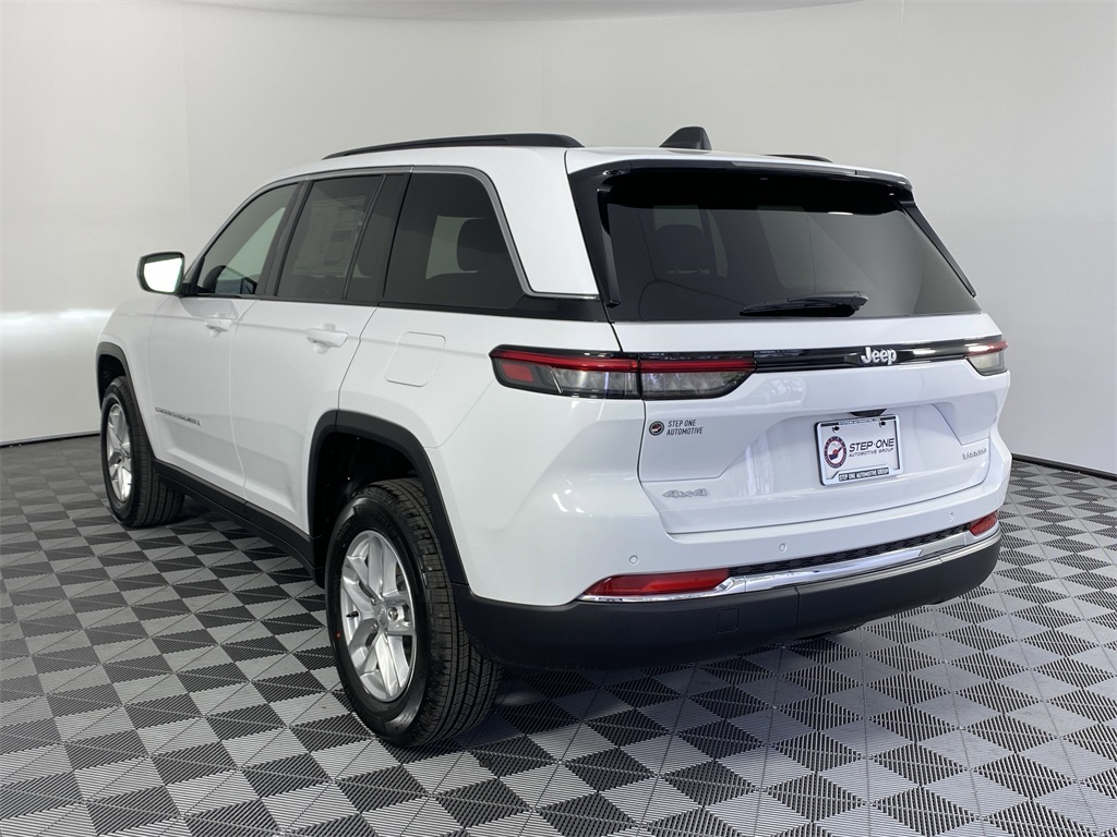 2025 Jeep Grand Cherokee Laredo X photo 3