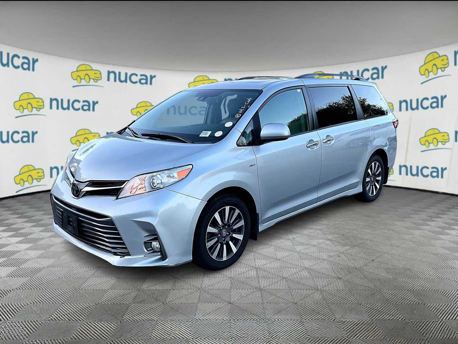 2020 Toyota Sienna XLE photo 2