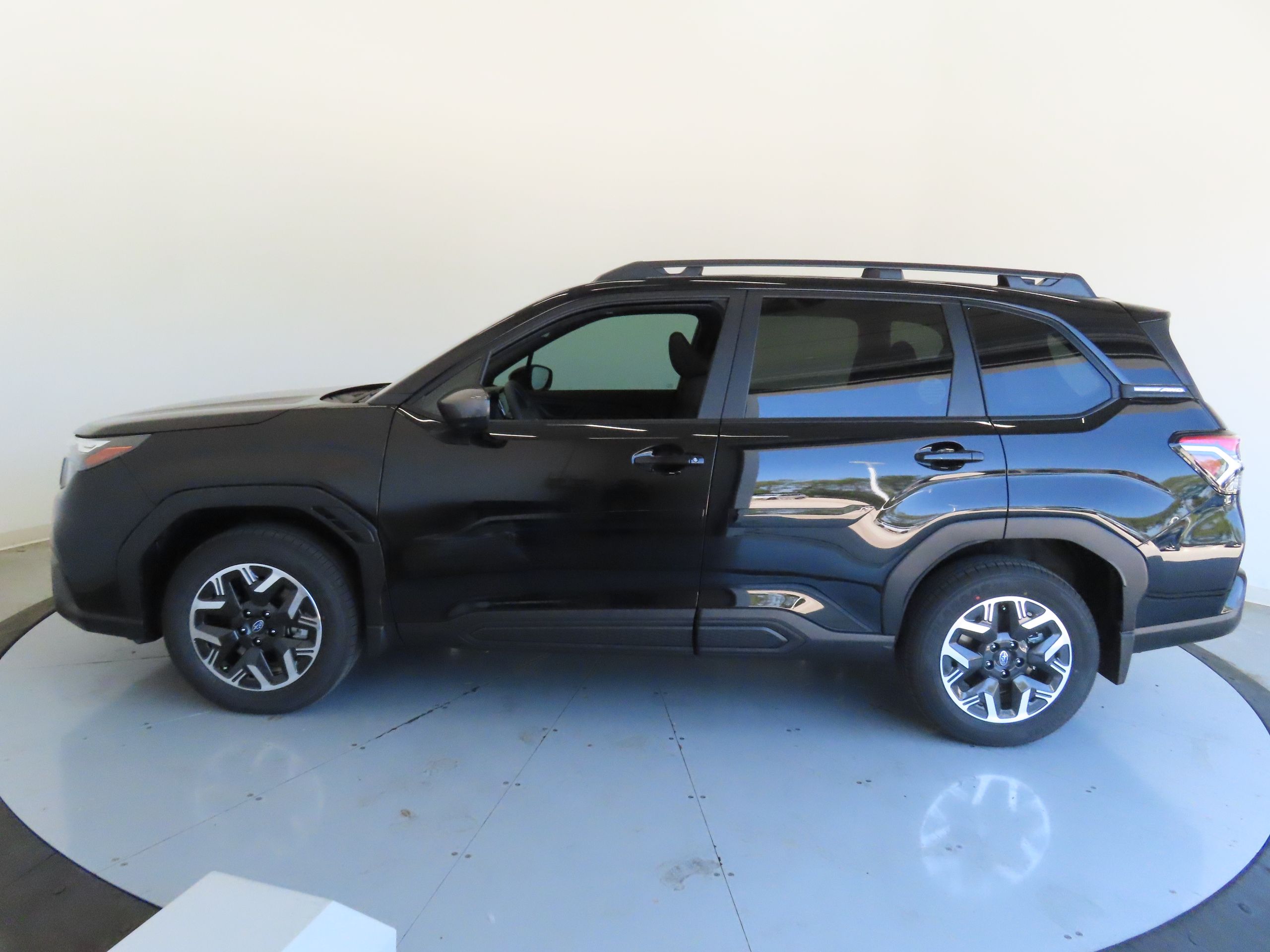 2025 Subaru Forester Premium Base photo 6