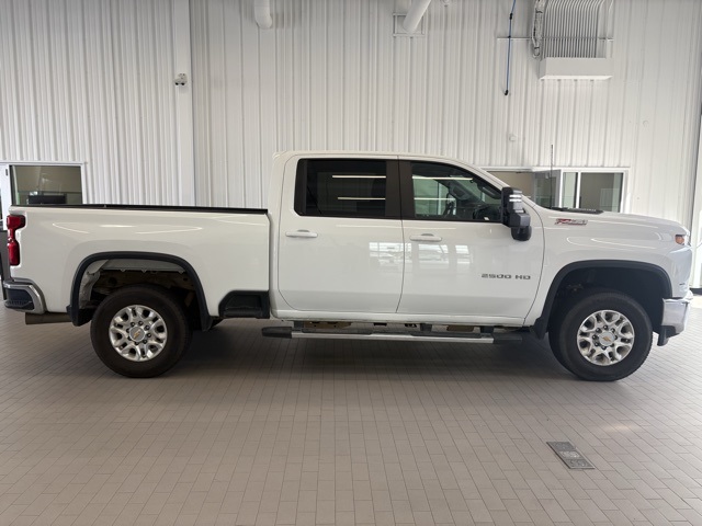 2023 Chevrolet Silverado 2500HD photo 2