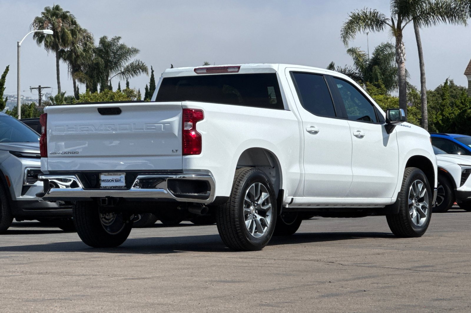 2025 Chevrolet Silverado 1500 LT photo 4
