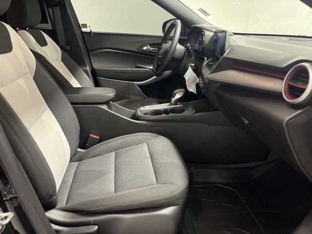 2025 Chevrolet Trax photo 16