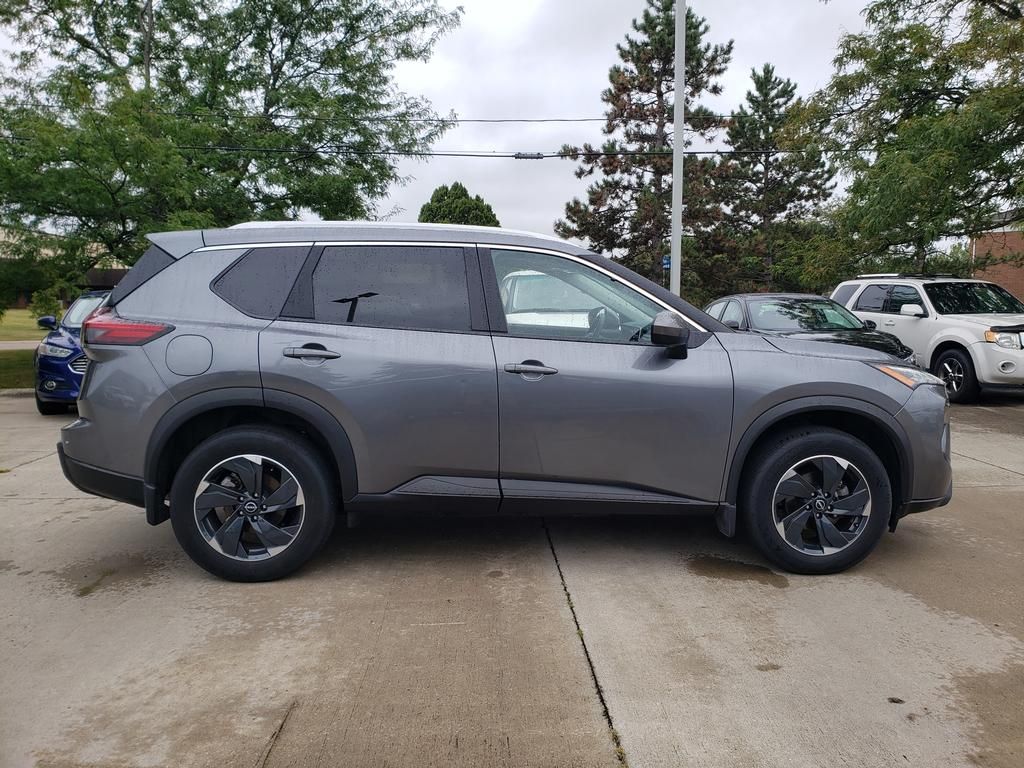 2024 Nissan Rogue SV photo 10