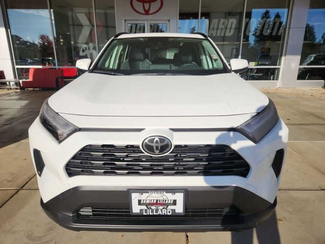 2025 Toyota RAV4 Hybrid XLE photo 4