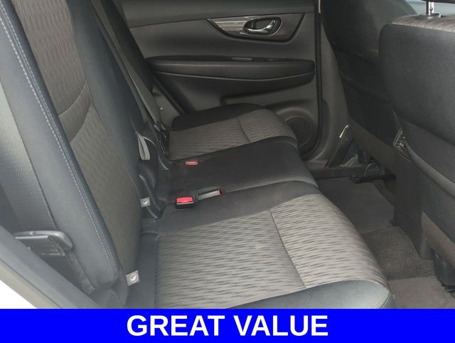 2019 Nissan Rogue SV photo 19