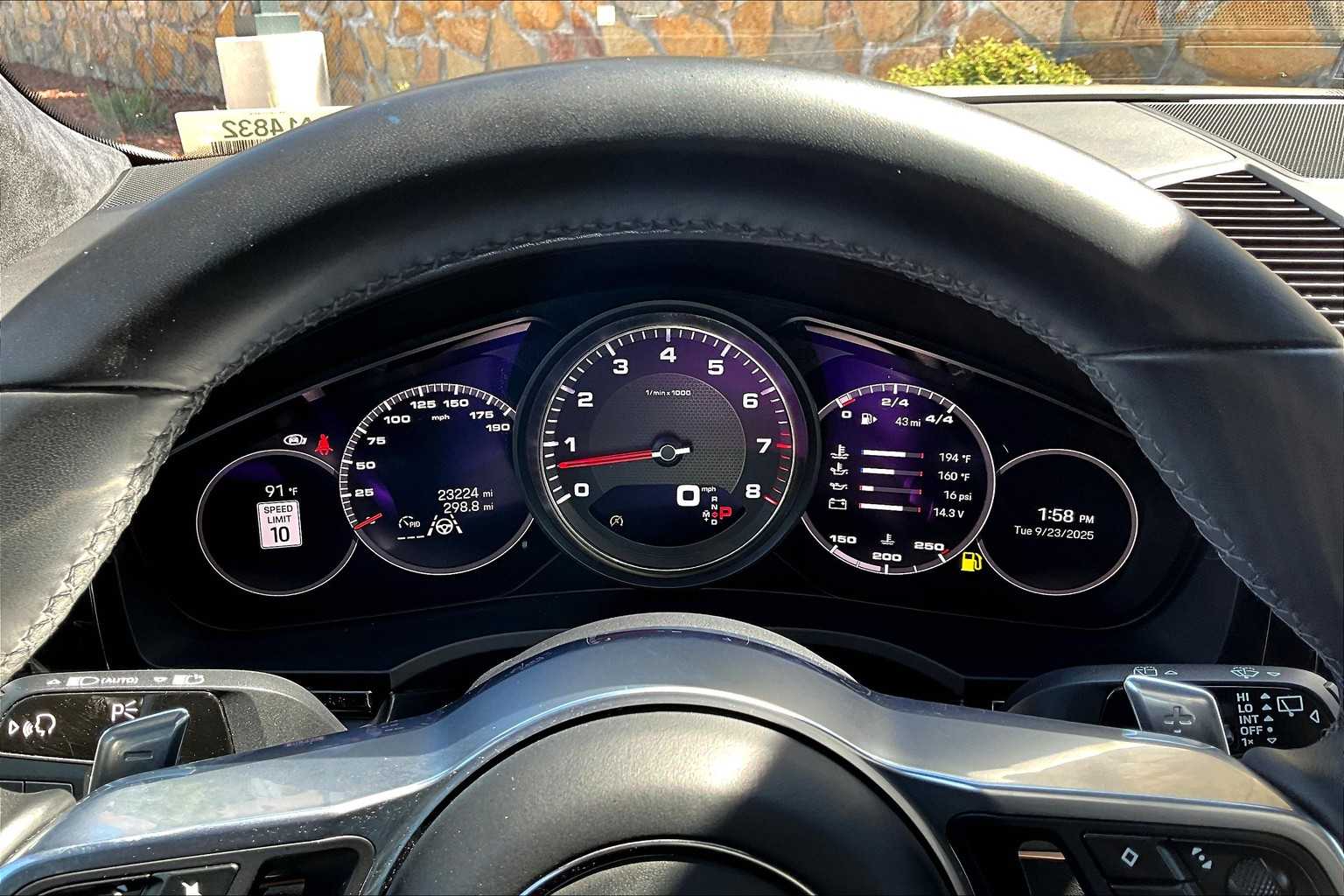 2023 Porsche Cayenne S Platinum Edition photo 23