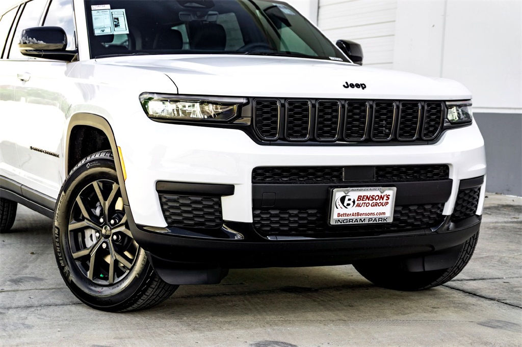 2025 Jeep Grand Cherokee Altitude X photo 3
