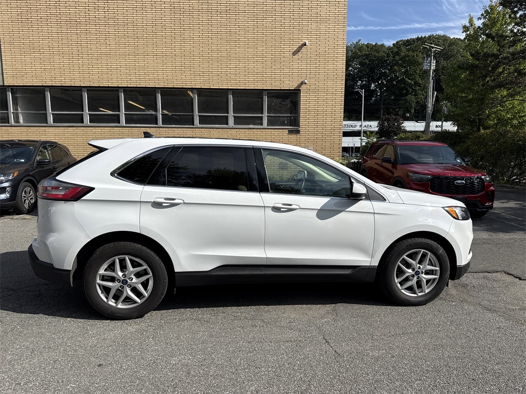 2022 Ford Edge SEL photo 3