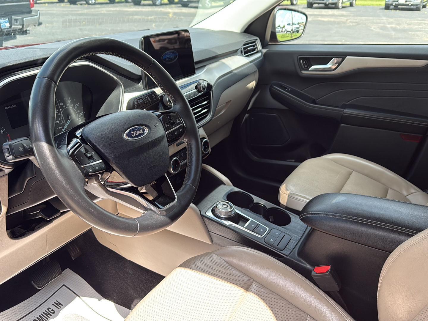 2022 Ford Escape SEL photo 4