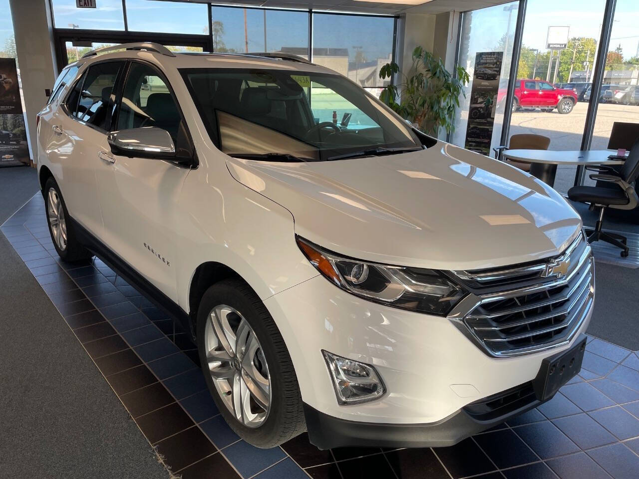 2020 Chevrolet Equinox Premier photo 2