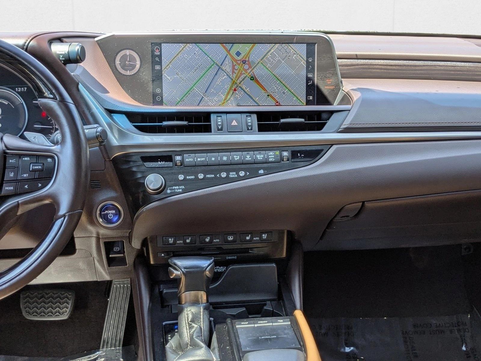 2021 Lexus ES Luxury photo 15