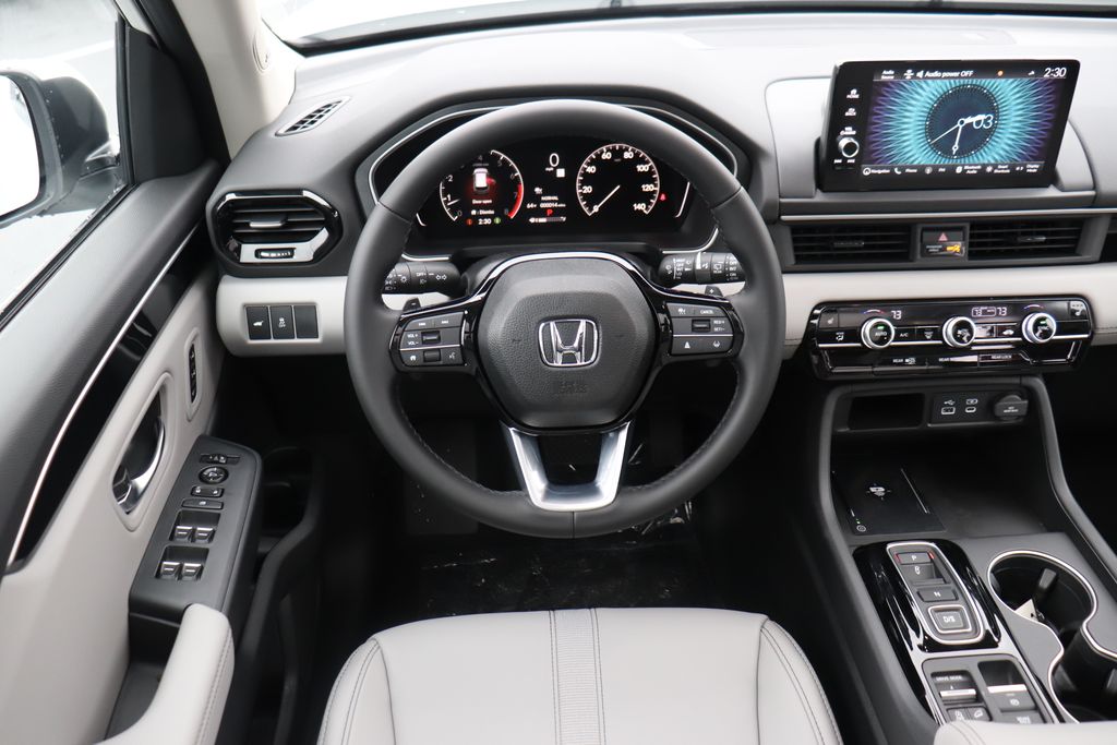2025 Honda Pilot Touring photo 17