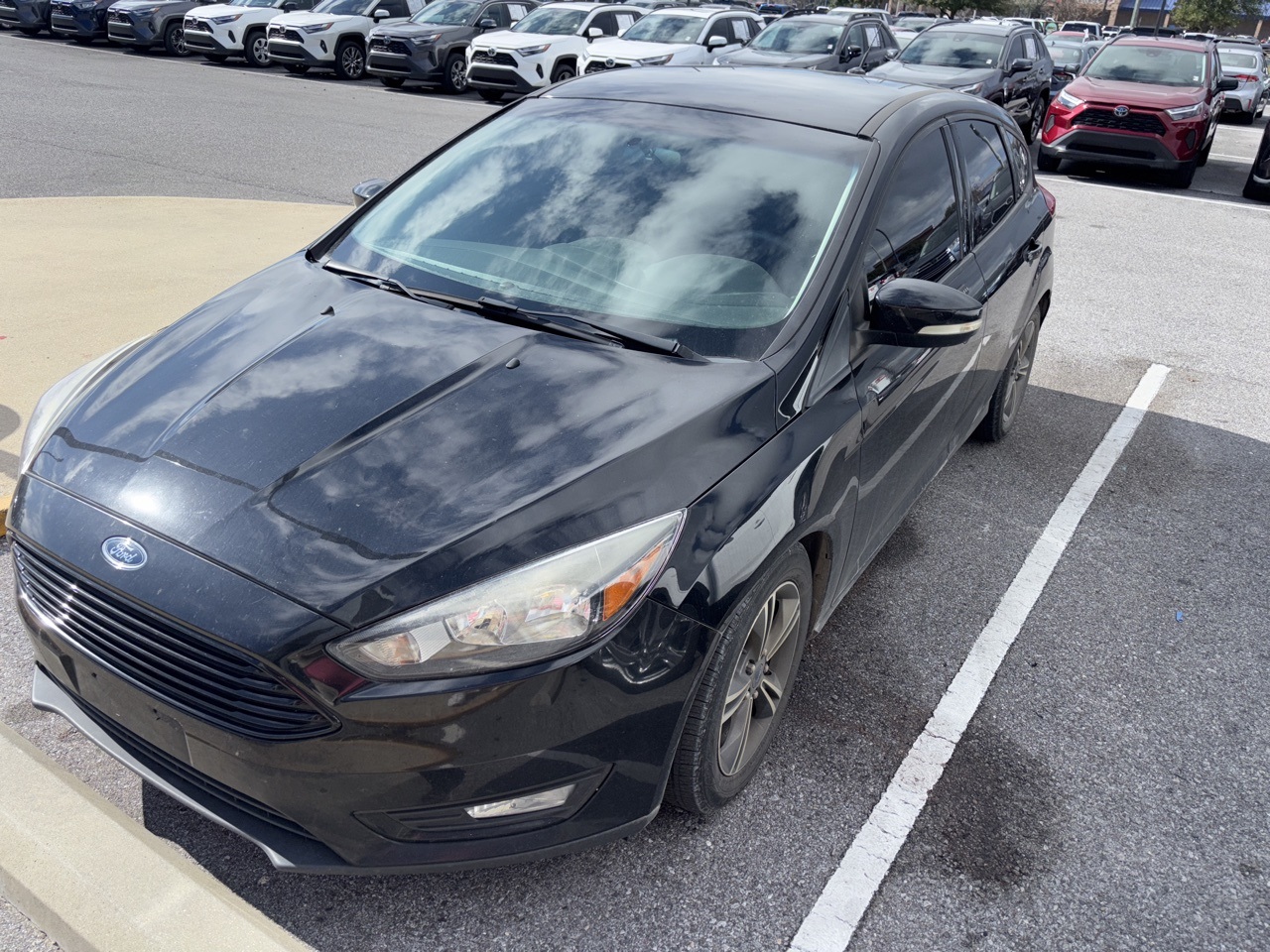 2016 Ford Focus SE's photo