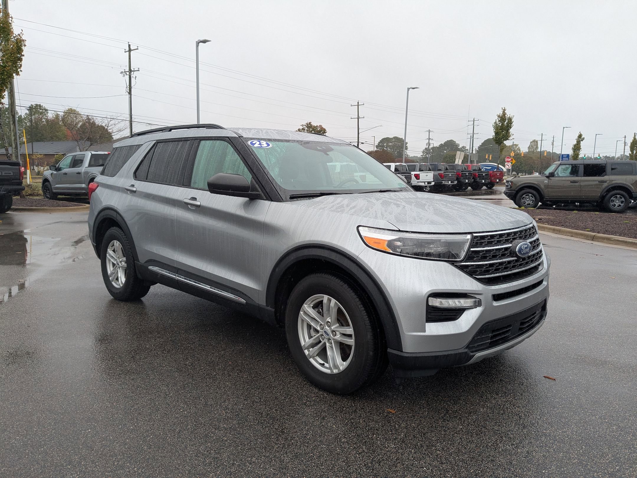 2023 Ford Explorer XLT Sport photo 3