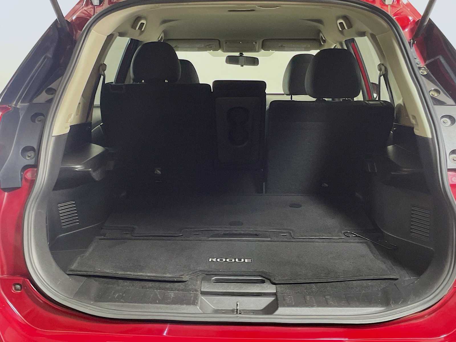 2017 Nissan Rogue SV photo 23