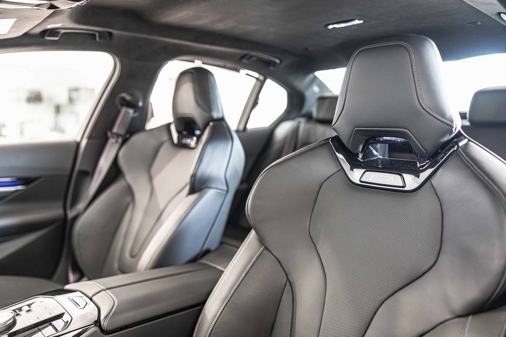 2025 BMW M5 - Image 19
