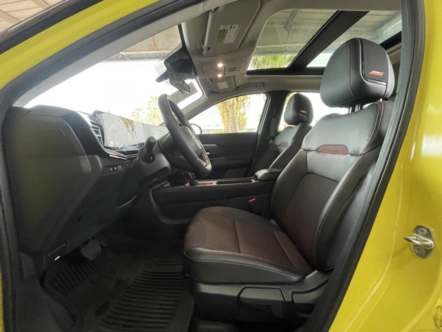 2025 Nissan Kicks SR photo 5