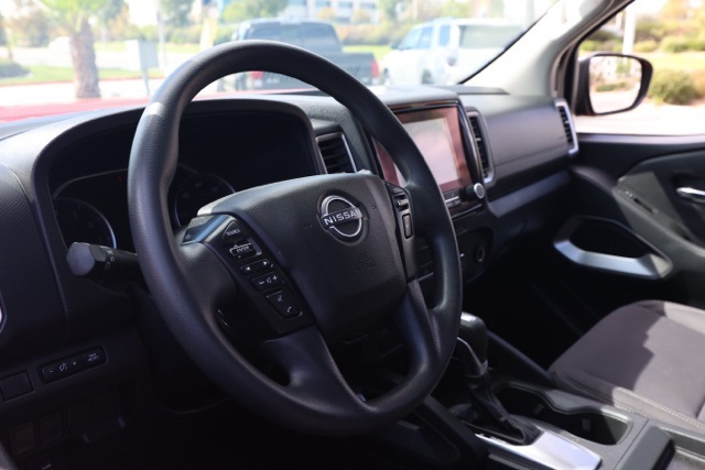 2023 Nissan Frontier SV photo 13